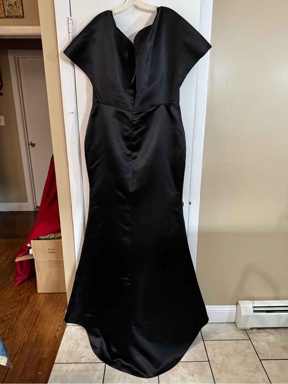Bridess Elegant Black Satin Evening Gown